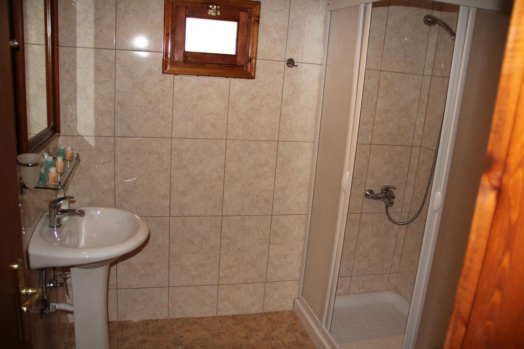 Piges Hotel Gliki Bagian luar foto