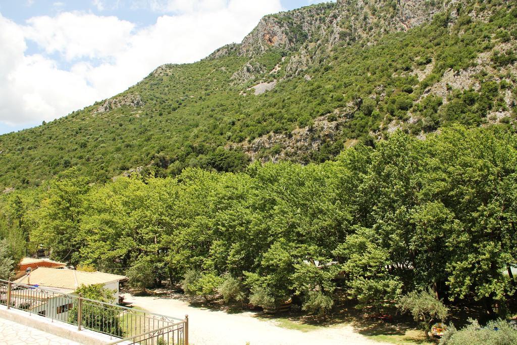 Piges Hotel Gliki Bagian luar foto